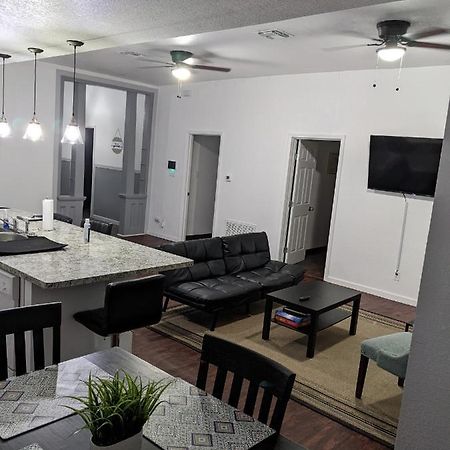 Вилла Cozy *Downtown Getaway* Сан-Антонио Экстерьер фото