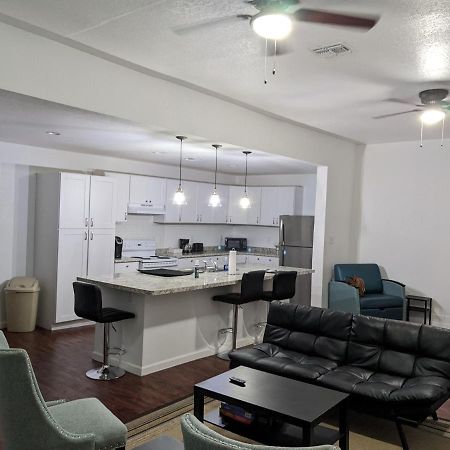 Вилла Cozy *Downtown Getaway* Сан-Антонио Экстерьер фото